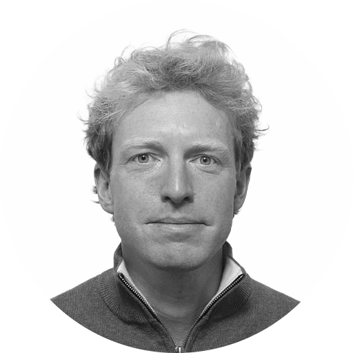 Circular headshot of wicklow psychotherapist Jonny Darling